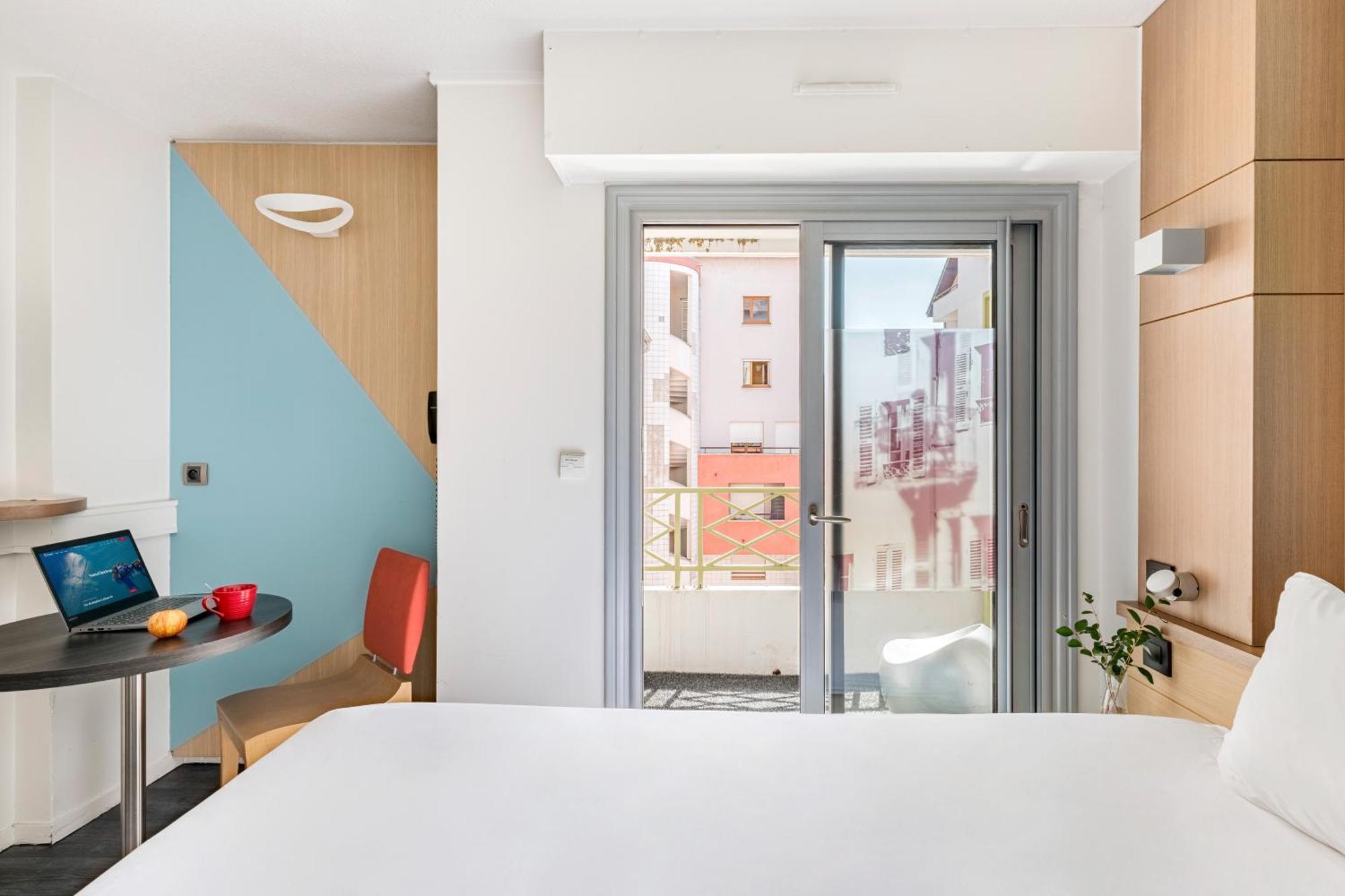 Classic Single Room Double Bed